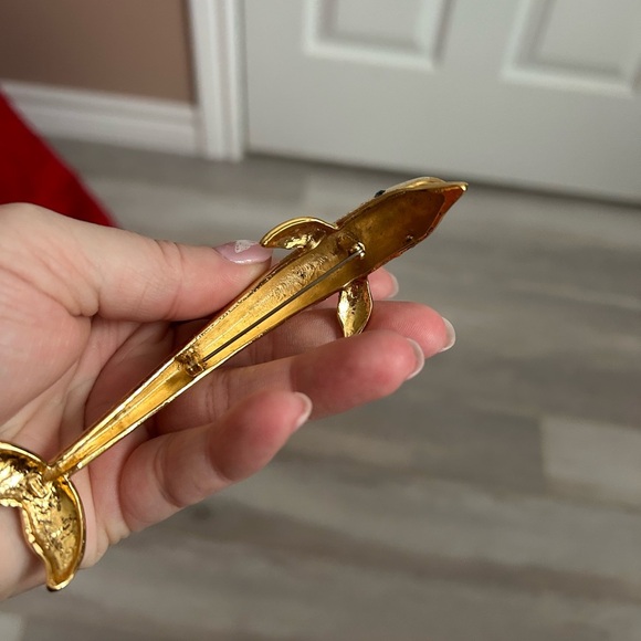 BUTLER large siphon vintage gold brooch 🐬 - Picture 3 of 7